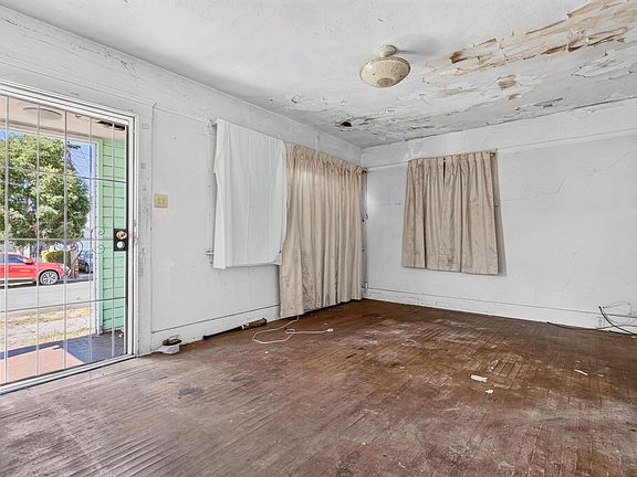 4th image of 7014 Holly St