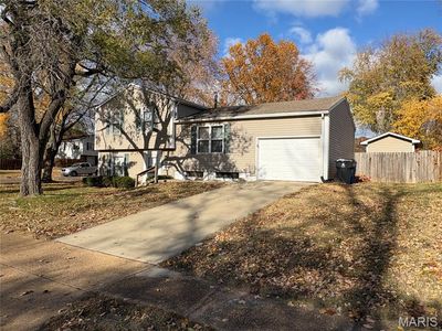 2305 Teakwood Manor Dr, Florissant, MO, 63031