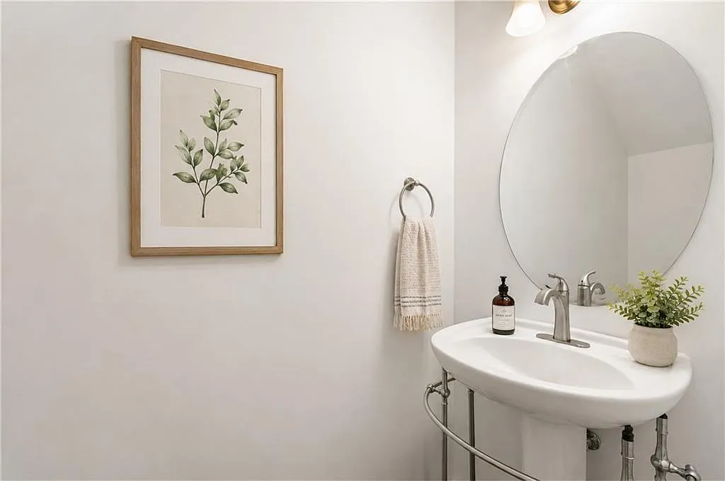 3 bed, 2.5 bath, 1680 sqft, $2,350 — Photo 4