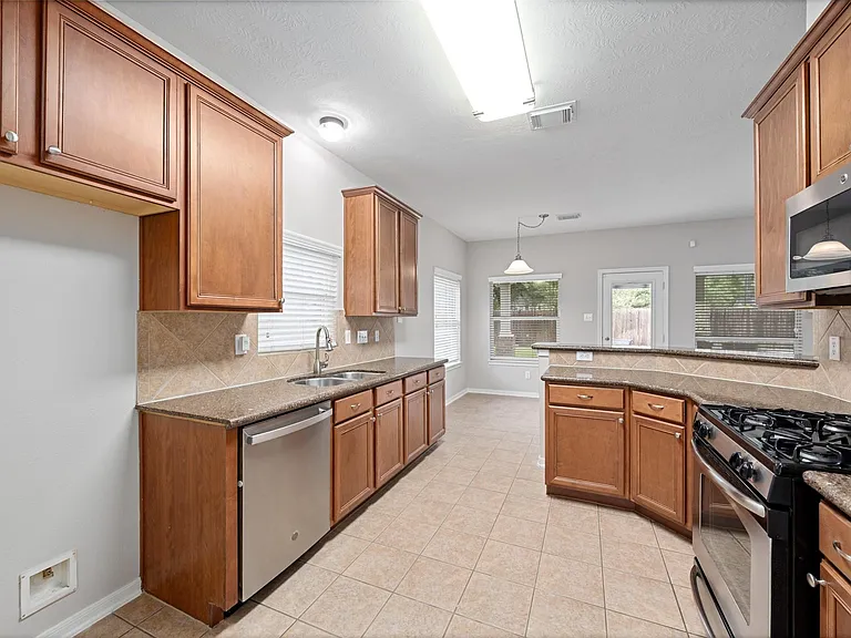 6118 Pine Lakes Dr — Photo 5