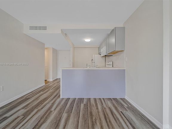 5th image of 16465 NE 22nd Ave APT 415