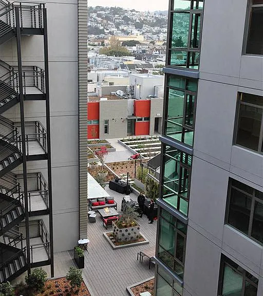 38 Dolores — Photo 16