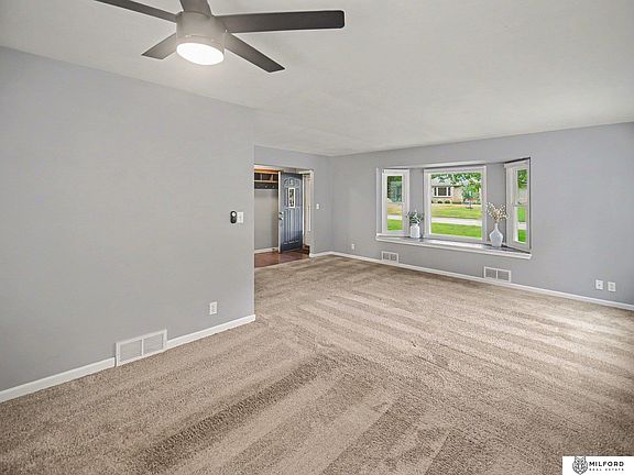 3rd image of 6132 Huntington Ave