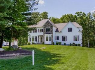 22 Hales Pond Ln, Wrentham, MA 02093