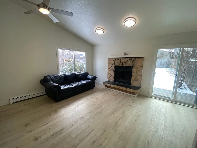 3306 Orion Cir — Photo 4