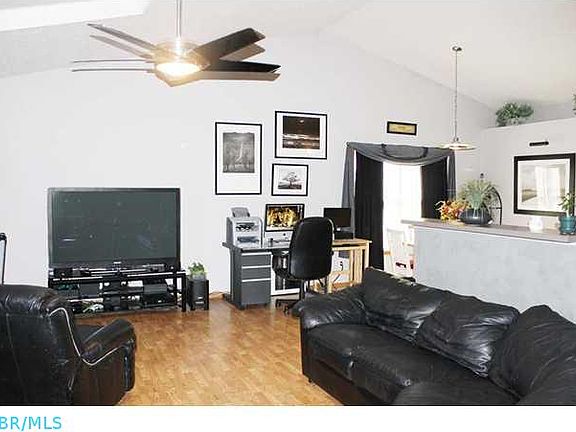 5th image of 105 Gala Ave SW