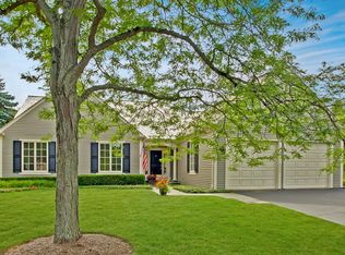 330 Edgefield Ln, Lake Forest, IL