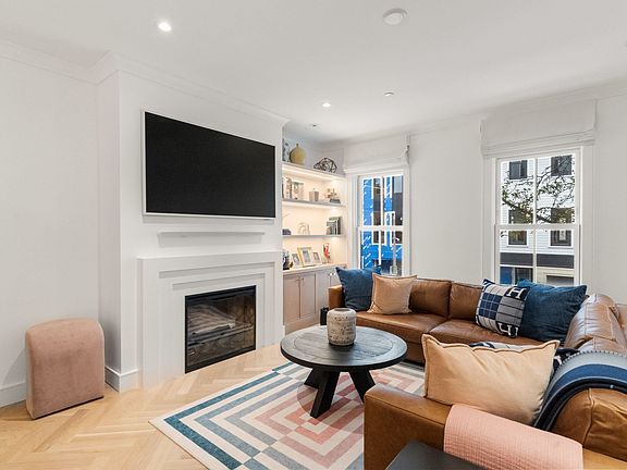 4th image of 255 W 3rd St #255