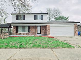32912 Saratoga Ave, Warren, MI 48093