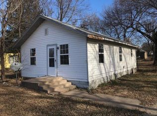 808 N Olive St, Leon, KS 67074