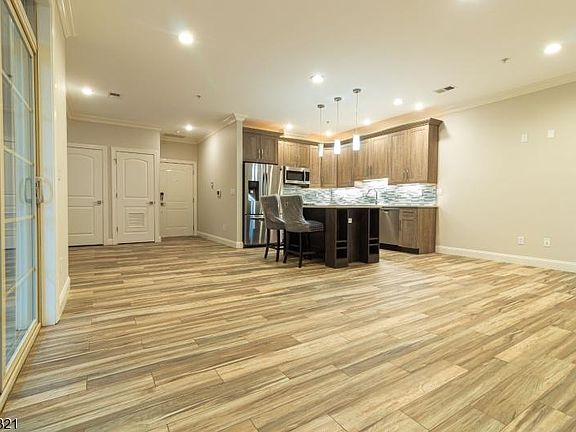4th image of 640 Westfield Ave
