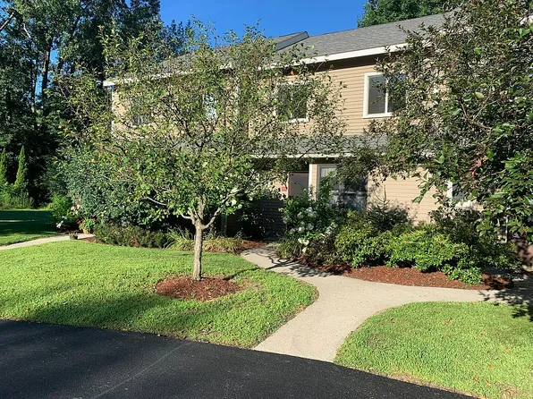 11 Stonehedge Dr #K, South Burlington, VT 05403