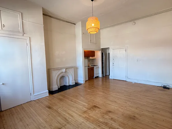 2206 Walnut St APT 2F, Philadelphia, PA 19103