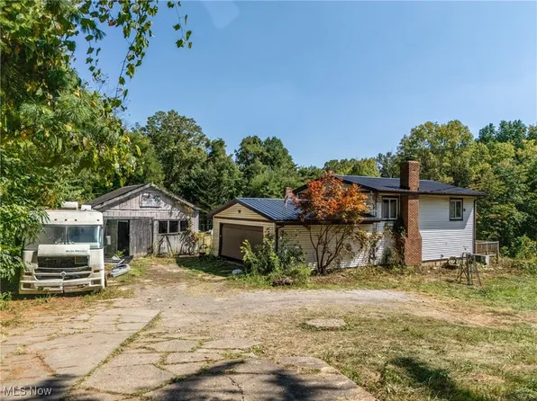 5434 Briggle Ave SW, East Sparta, OH 44626