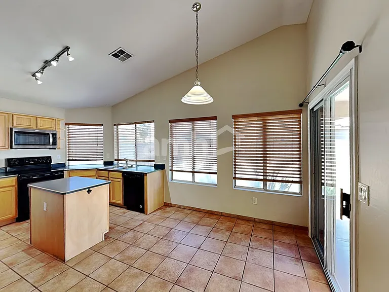 720 S Ithica St — Photo 5