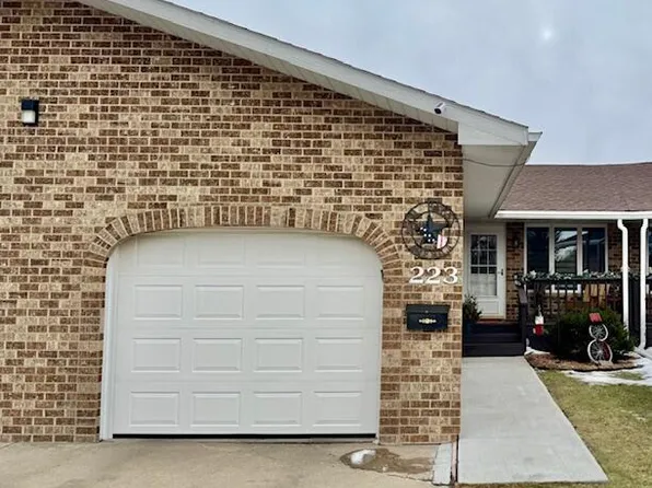 223 17th St SE, Watertown, SD 57201