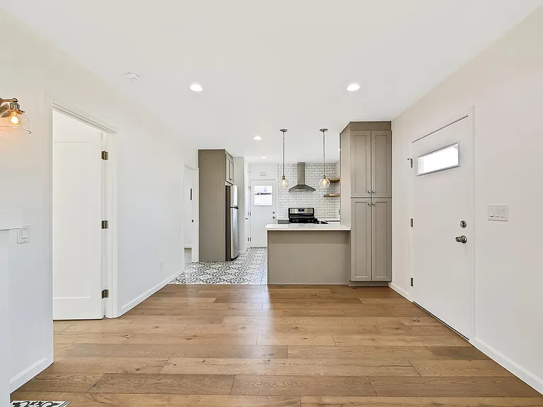 3532 11th Ave — Photo 3