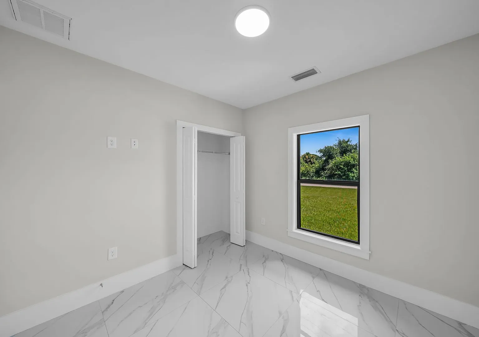 Single family for rent in Lehigh Acres zip code 33972. 3bed/2baths.Rapid approval. — Photo 3