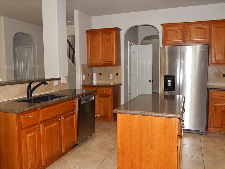 1110 Willowbrook Dr — Photo 4