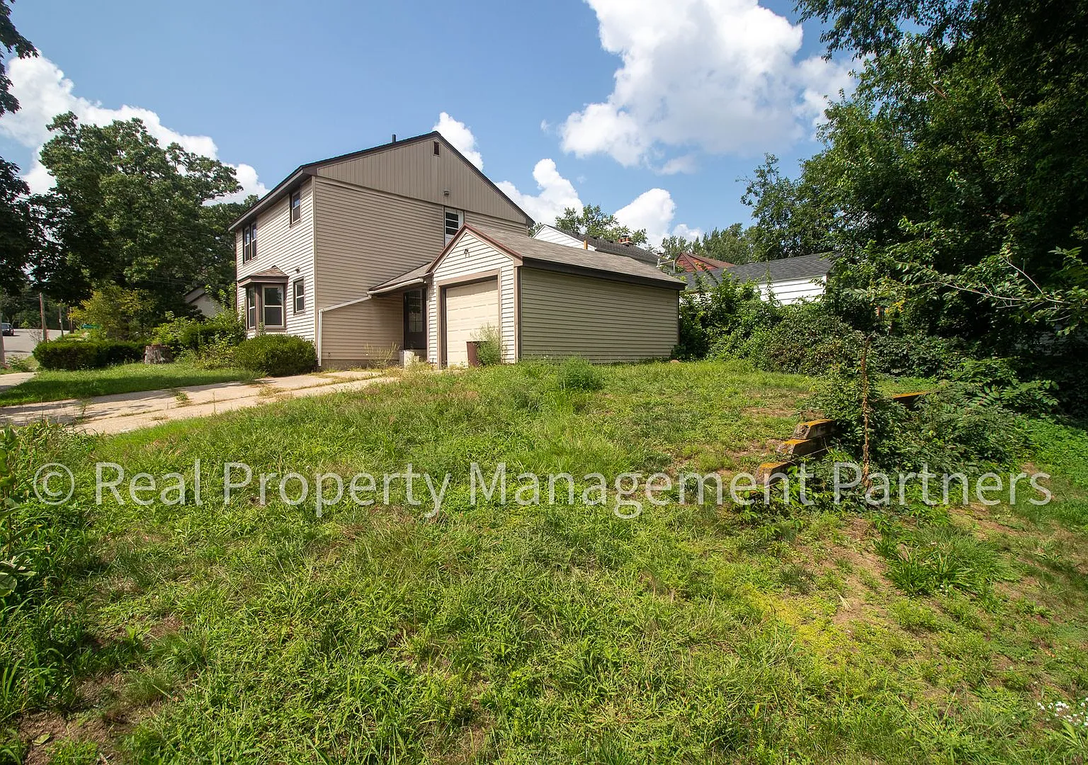 4-Bedroom Home Renovated Kitchen and 4-Season Sunroom on a Corner Lot — Photo 2