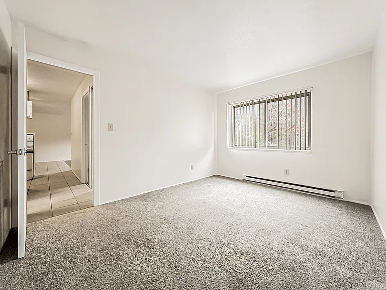 Jordan Court Apartments — Photo 15