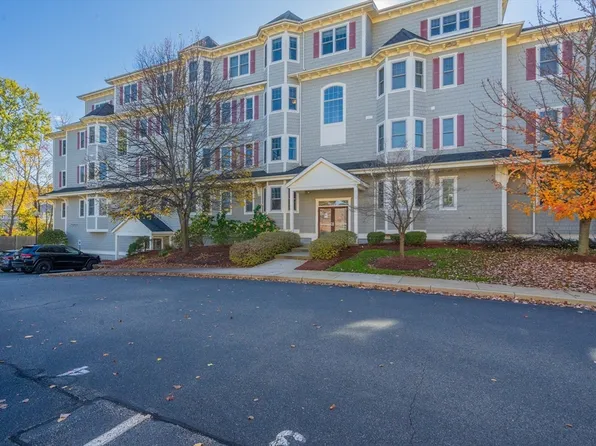 391 Pleasant St Unit 303, Melrose, MA 02176