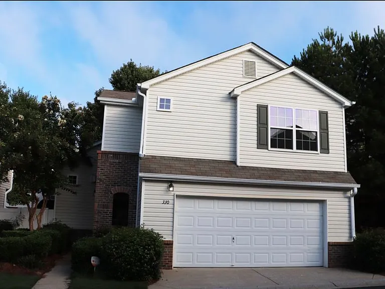 300 Hiawassee Dr — Photo 1