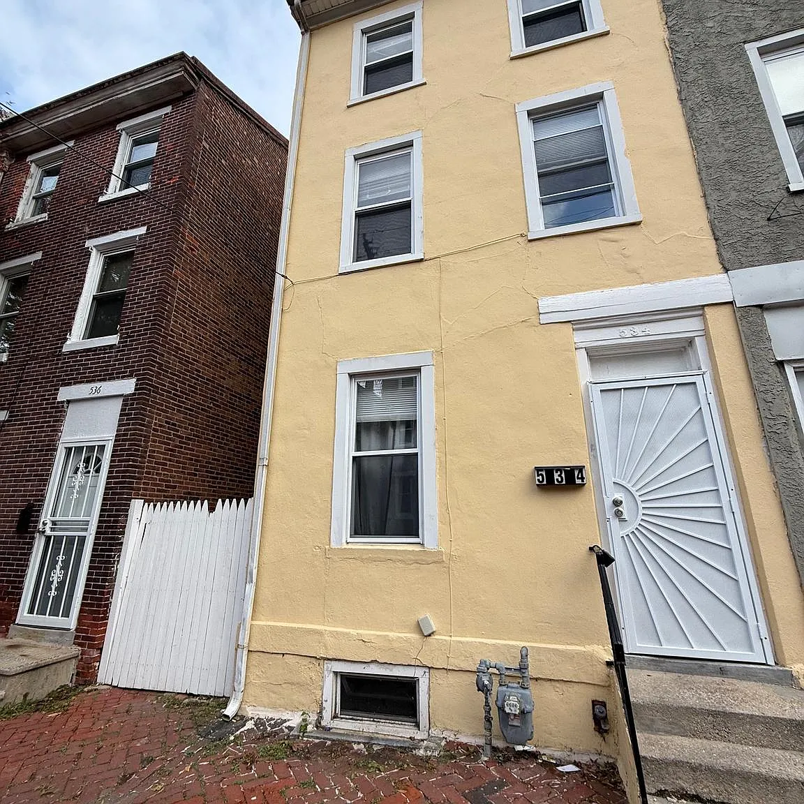 4 bed, 1.0 bath, 1612 sqft, $1,750 — Photo 1