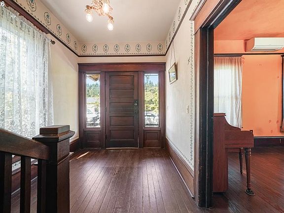 4th image of 823 Birch Ave