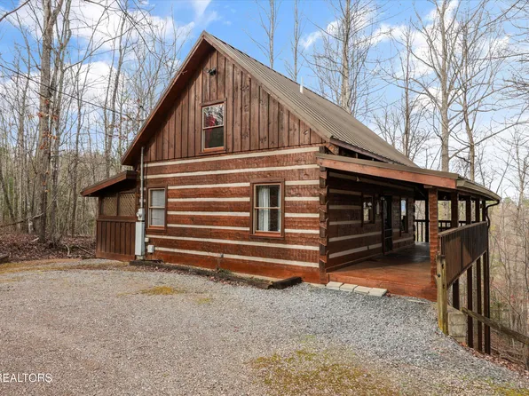 1128 Oak Ct, Gatlinburg, TN 37738