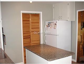 3rd image of 1413 Wengert Ave