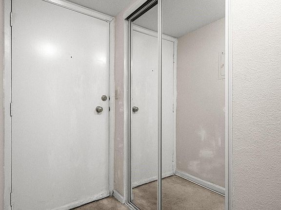 5th image of 293 Tradewinds Dr APT 1