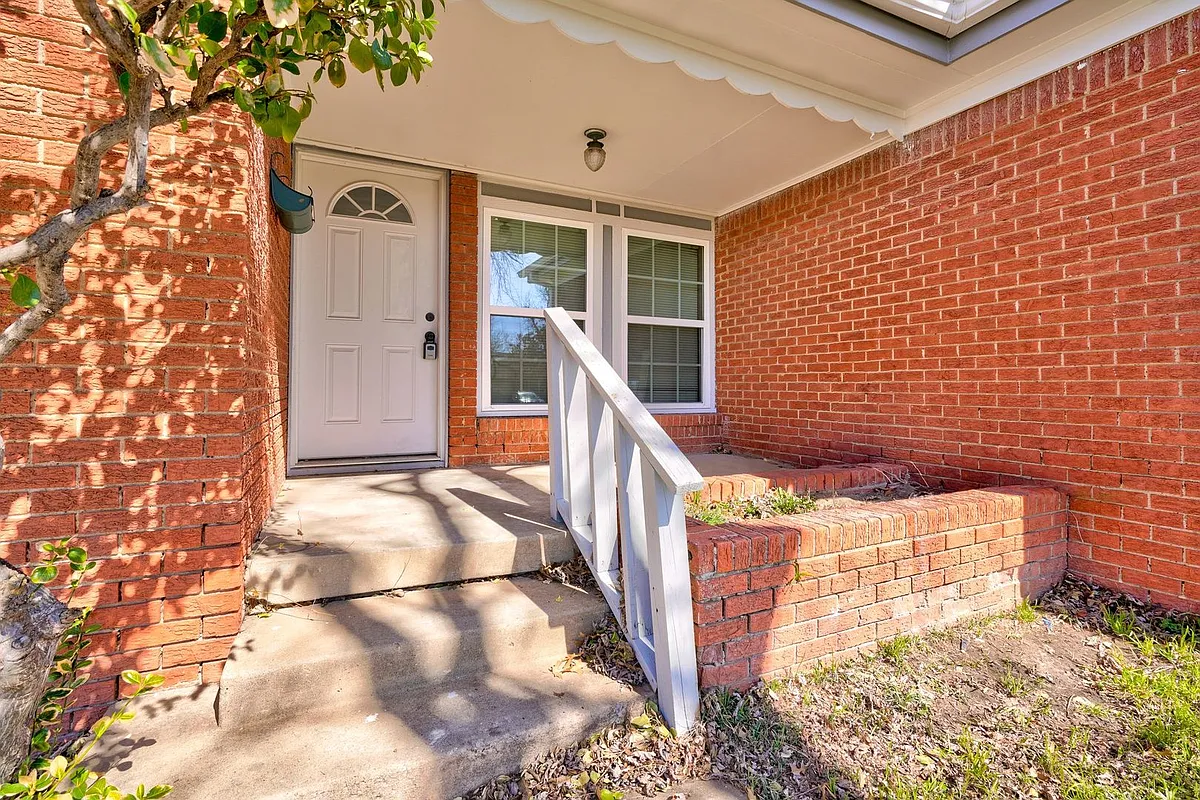 Building Photo - 3037 NW 65th St