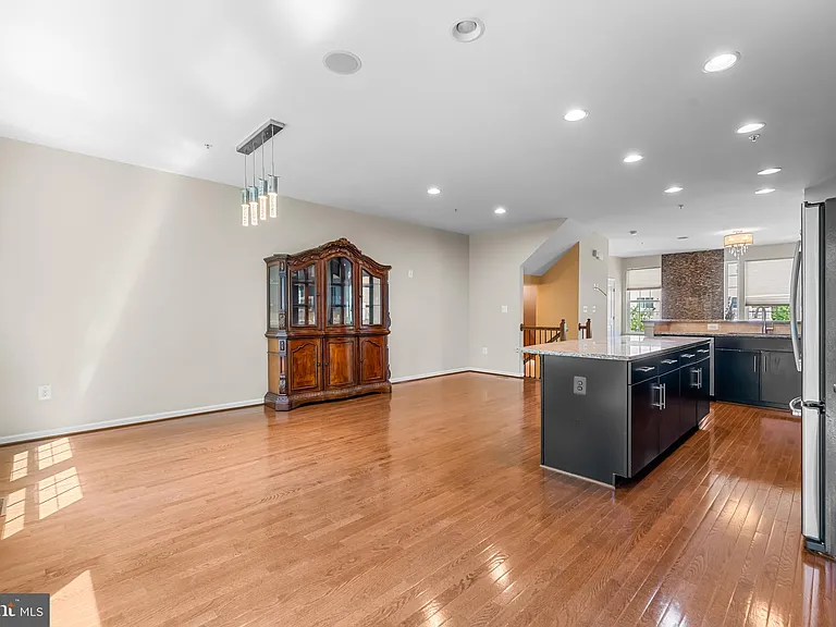 3218 Vogel Rd — Photo 5