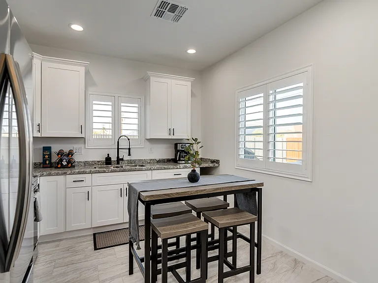 3731 N Stone Ave #2 — Photo 5