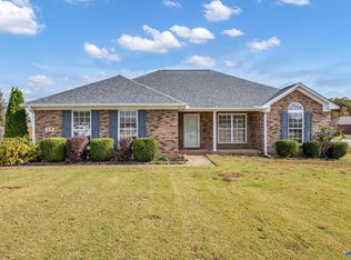 15 Willow Pl, Decatur, AL 35603