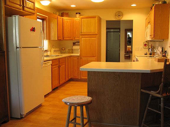 Welcoming oak kitchen 