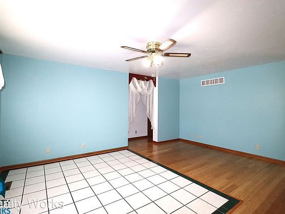 2nd image of 325 W Belmont Ave