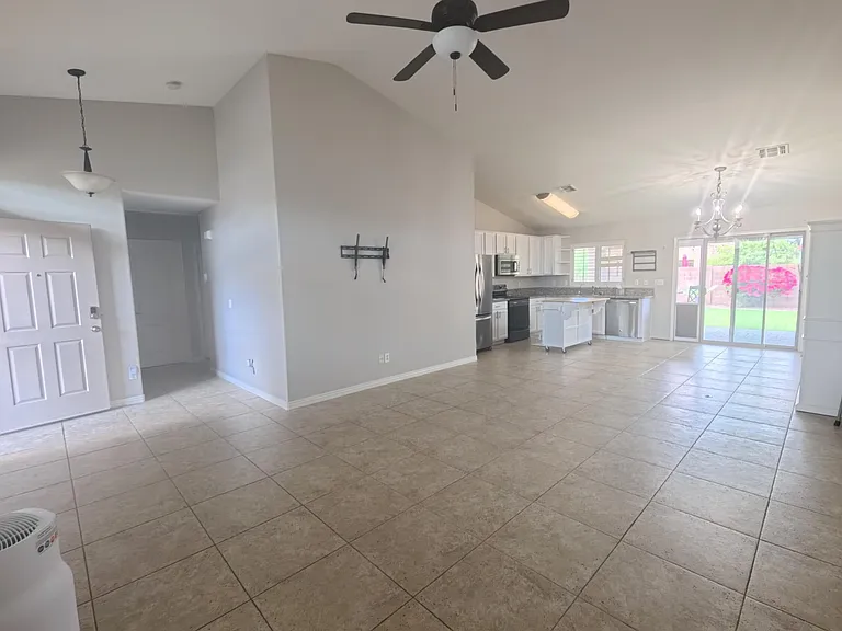 16624 W Saguaro Ln — Photo 9
