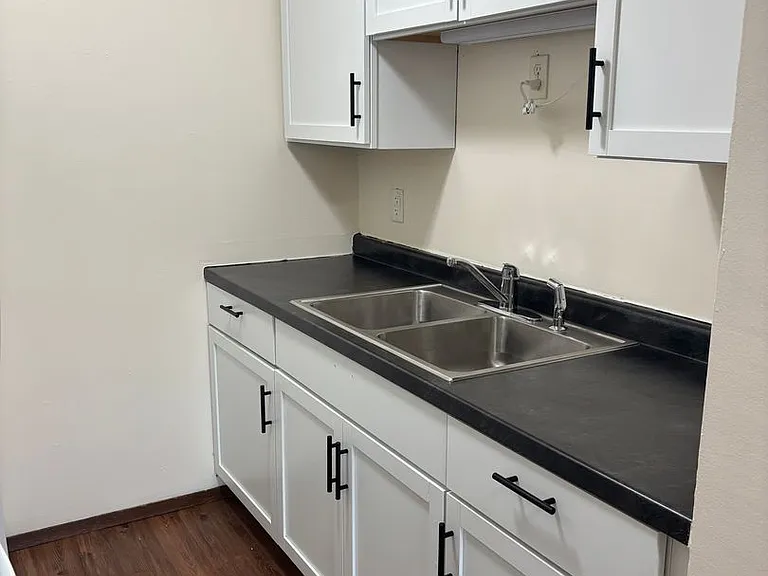 465 Main St — Photo 17