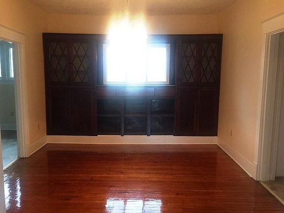 3rd image of 164 Parkway Ave