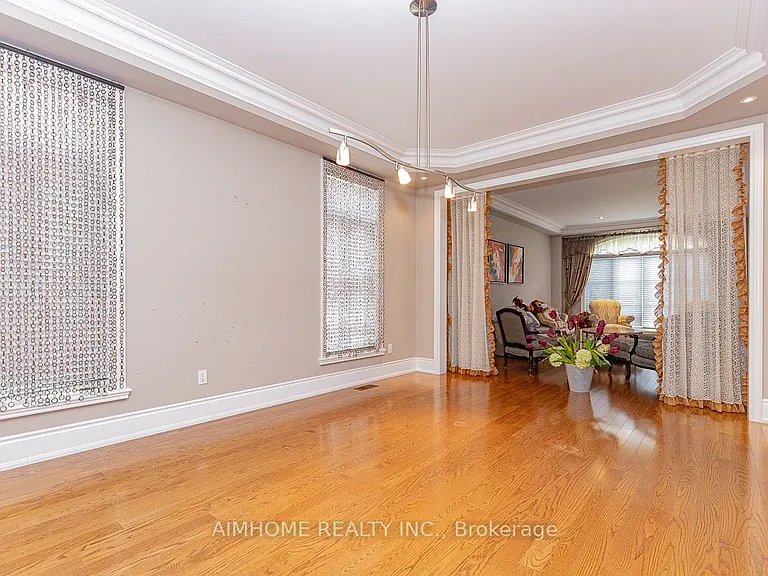 395 Princess Ave — Photo 8