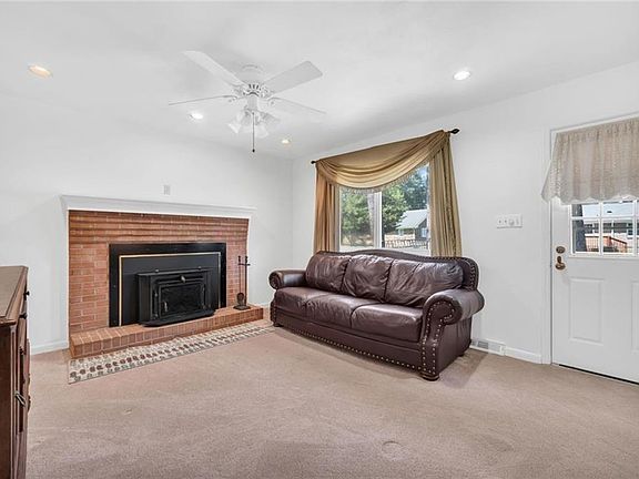 3rd image of 595 Longdale Cres