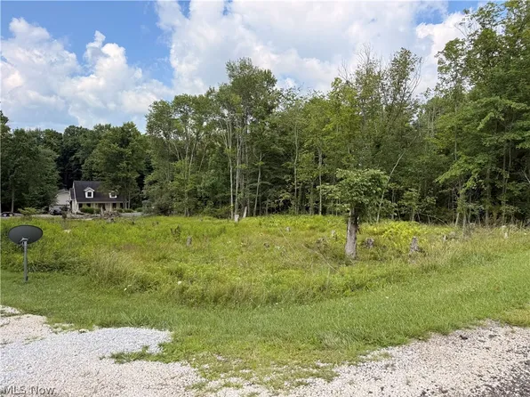 633 E Mohawk Dr, Malvern, OH 44644