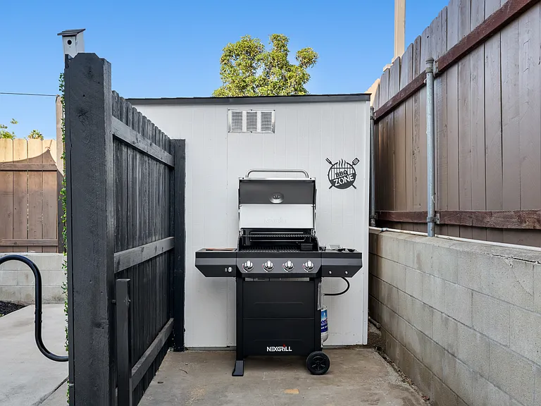 1221 Vega St — Photo 24
