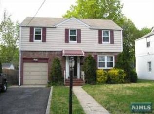 445 New Bridge Rd, Bergenfield, NJ 07621