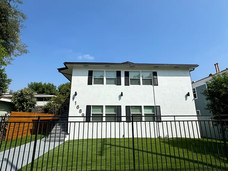 11689 Chandler Blvd — Photo 12