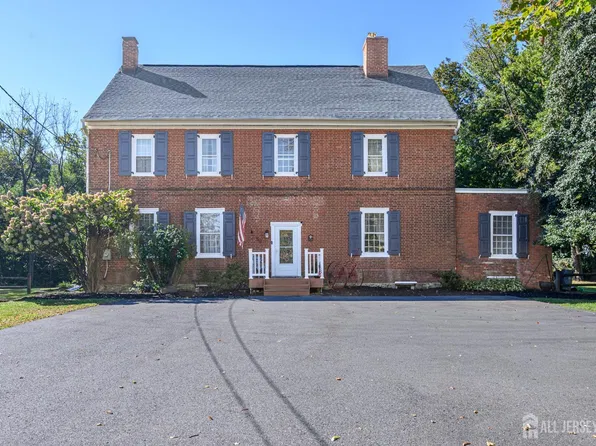 58 Soloff Dr, Hamilton, NJ 08610