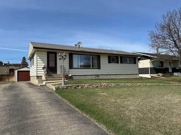 5550 & 5552 E 47 Avenue Cres, Ponoka, AB T4J 1J9