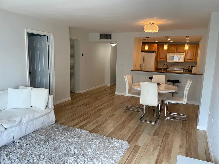 600 NE 36th St #1717 — Photo 6